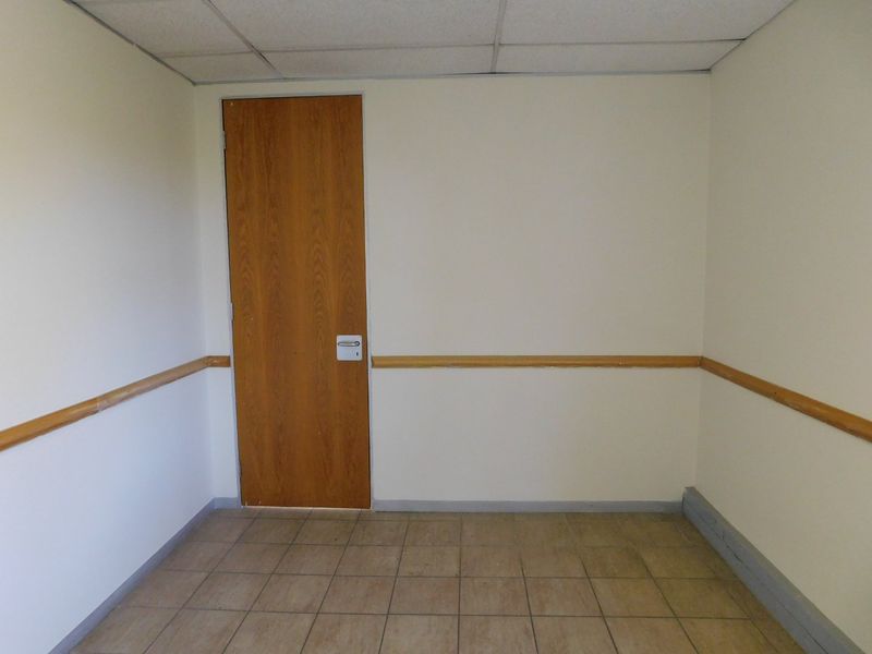 Sunny Easy To Find First Floor Offices To Rent Or For Sale. - Photo 9