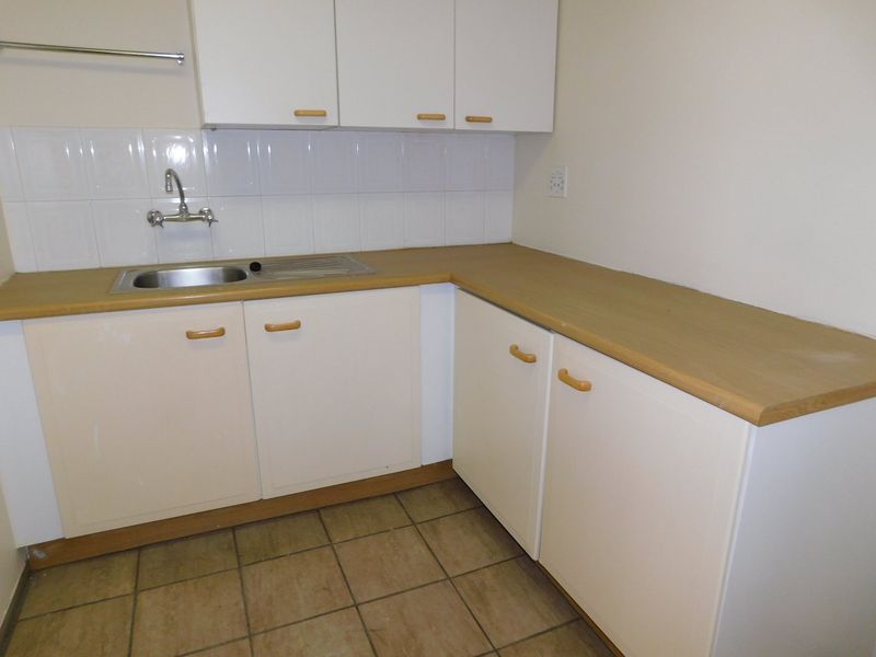 Sunny Easy To Find First Floor Offices To Rent Or For Sale. - Photo 10