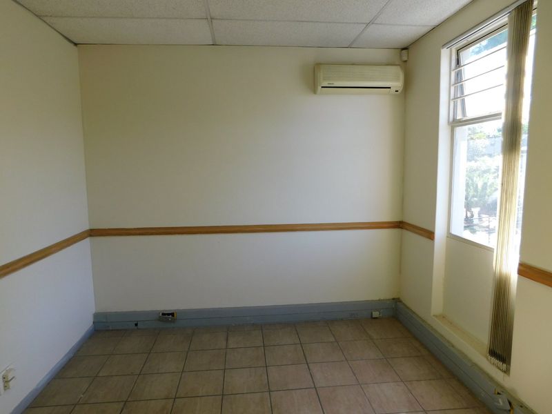 Sunny Easy To Find First Floor Offices To Rent Or For Sale. - Photo 7