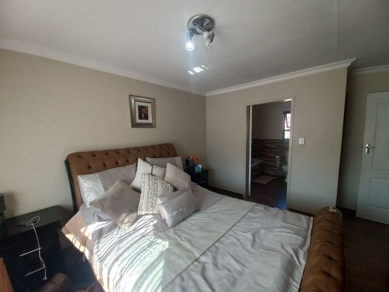 Stylish 3-Bedroom Townhouse in Secure SW Area* - Photo 8