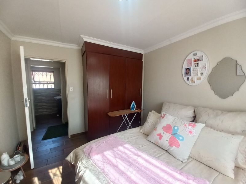 Stylish 3-Bedroom Townhouse in Secure SW Area* - Photo 6