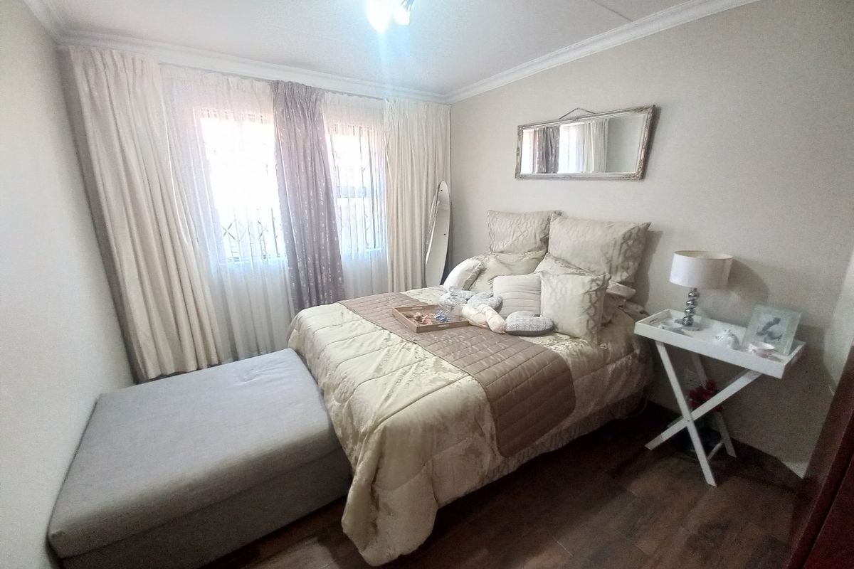 Stylish 3-Bedroom Townhouse in Secure SW Area* - Photo 5