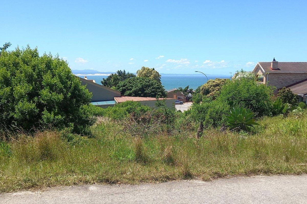 A view of the surrounding coastal landscape and neighborhood from the vacant residential land.