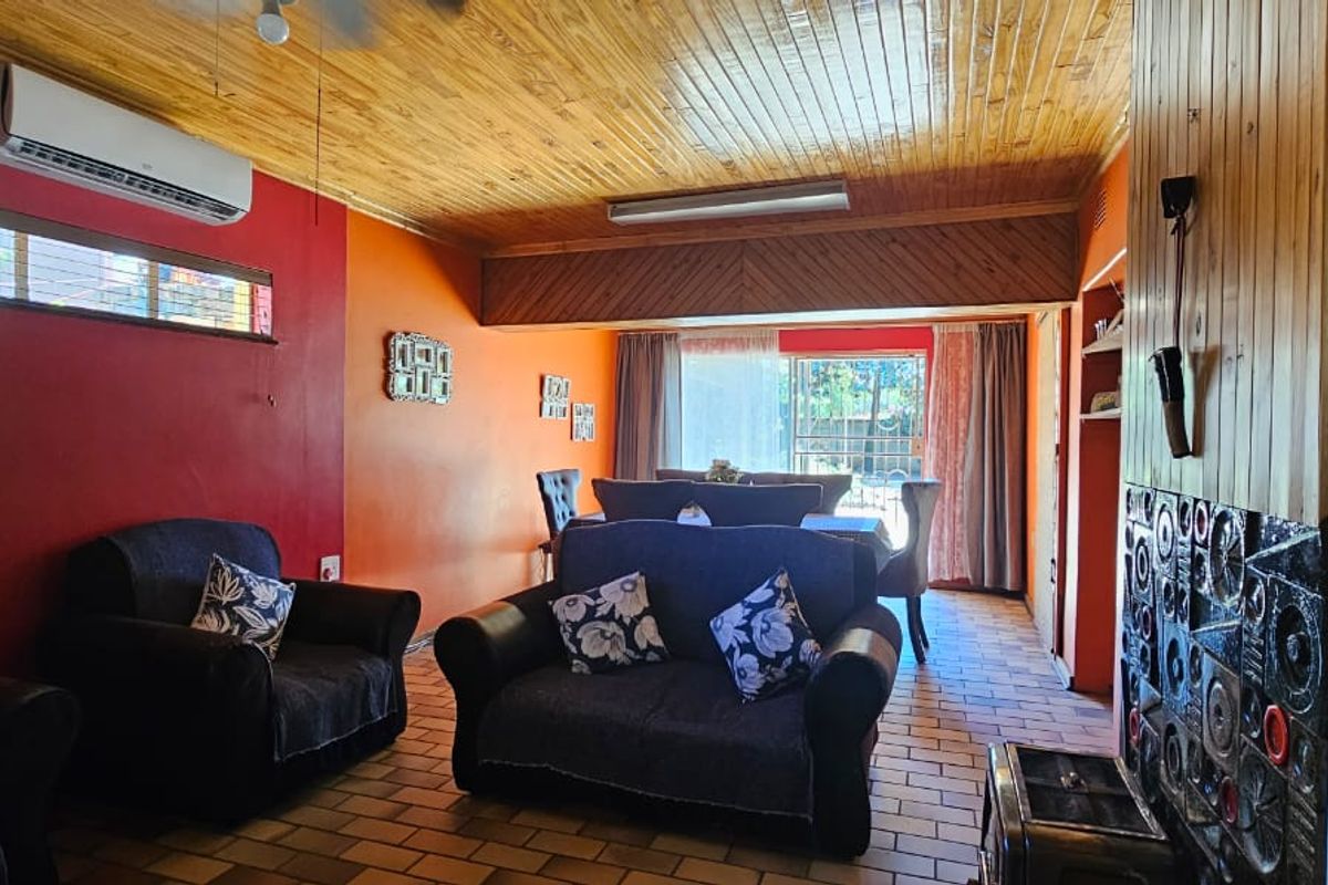 This property is a spacious and family-friendly home!!! - Photo 4