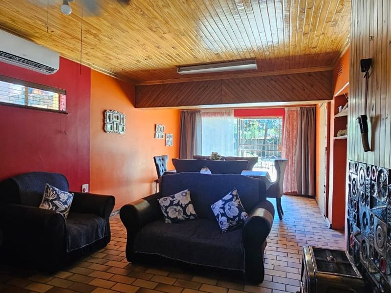 This property is a spacious and family-friendly home!!! - Photo 4