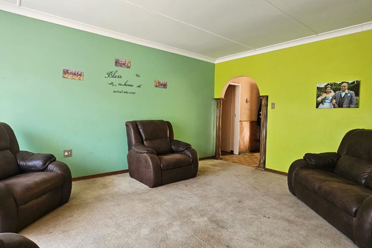 This property is a spacious and family-friendly home!!! - Photo 5