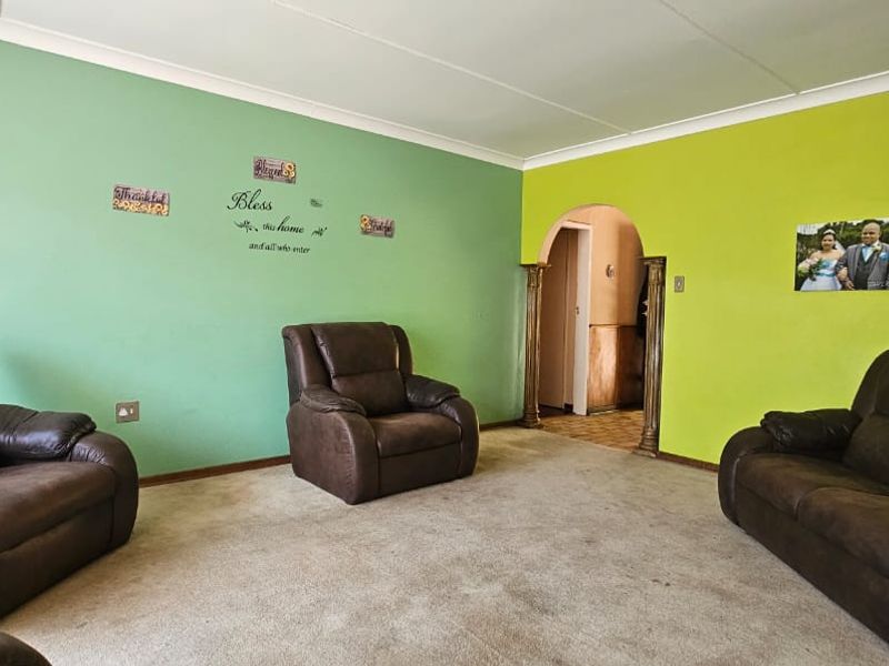 This property is a spacious and family-friendly home!!! - Photo 5