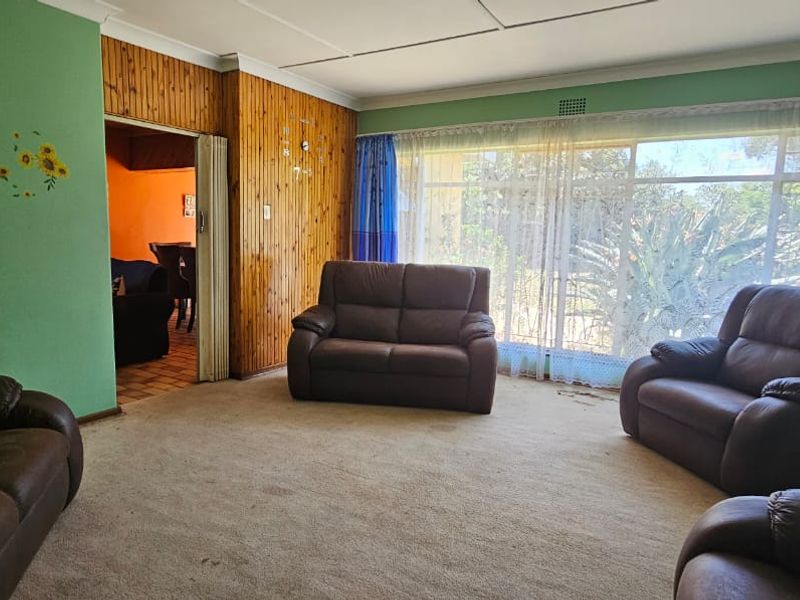 This property is a spacious and family-friendly home!!! - Photo 7