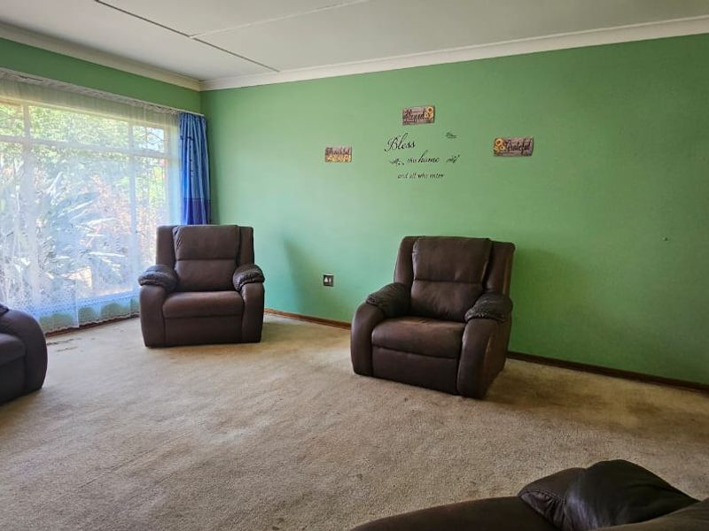 This property is a spacious and family-friendly home!!! - Photo 6