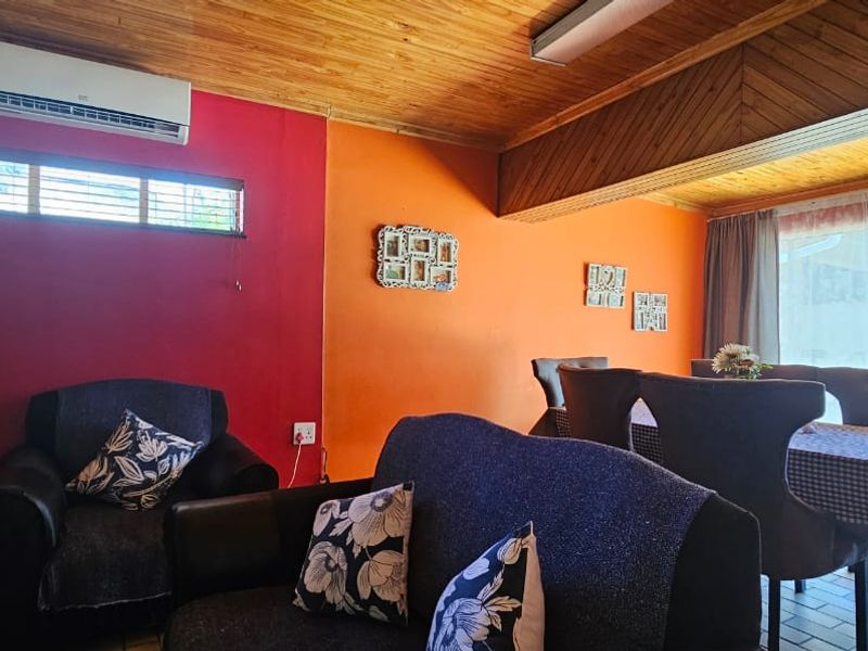 This property is a spacious and family-friendly home!!! - Photo 2