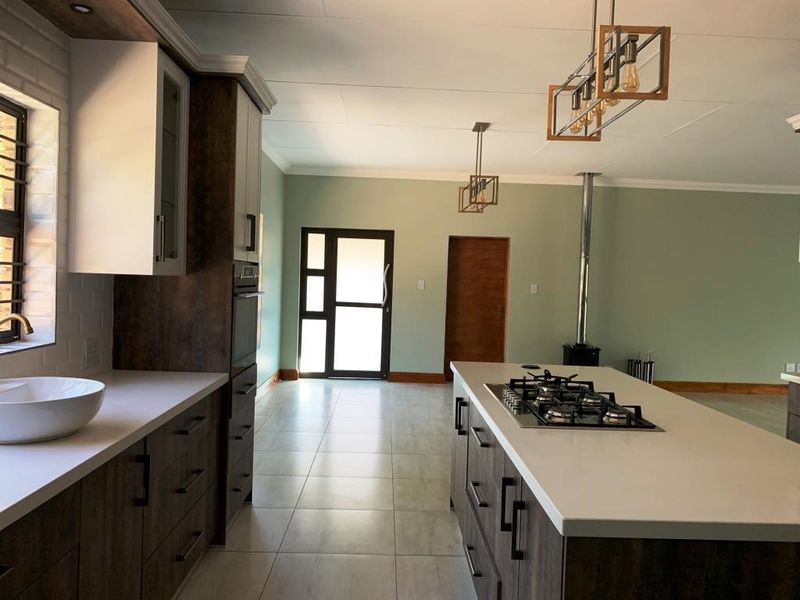 "Your Dream Home Awaits in Kranspoort: Modern Luxury in a Natural Paradise" - Photo 8