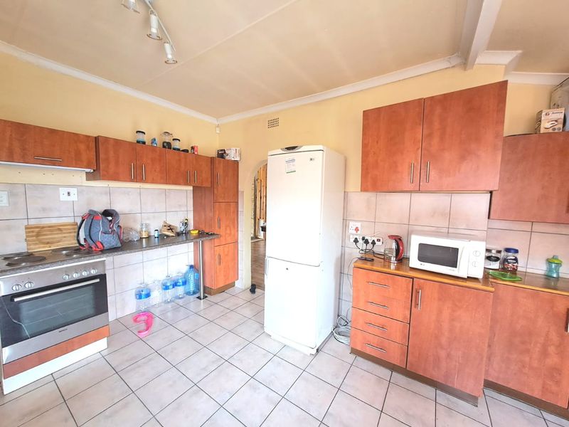 LOVELY FAMILY HOME AVAILABLE IN SONLANDPARK. - Photo 4
