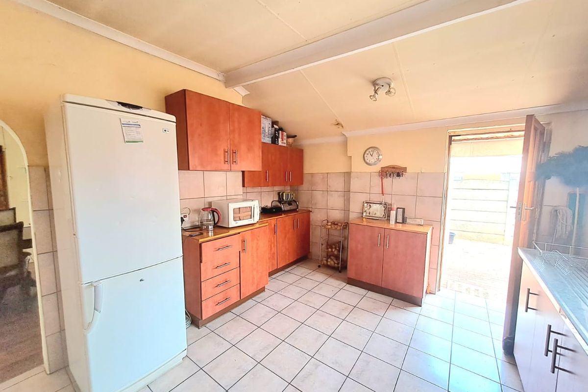 LOVELY FAMILY HOME AVAILABLE IN SONLANDPARK. - Photo 5