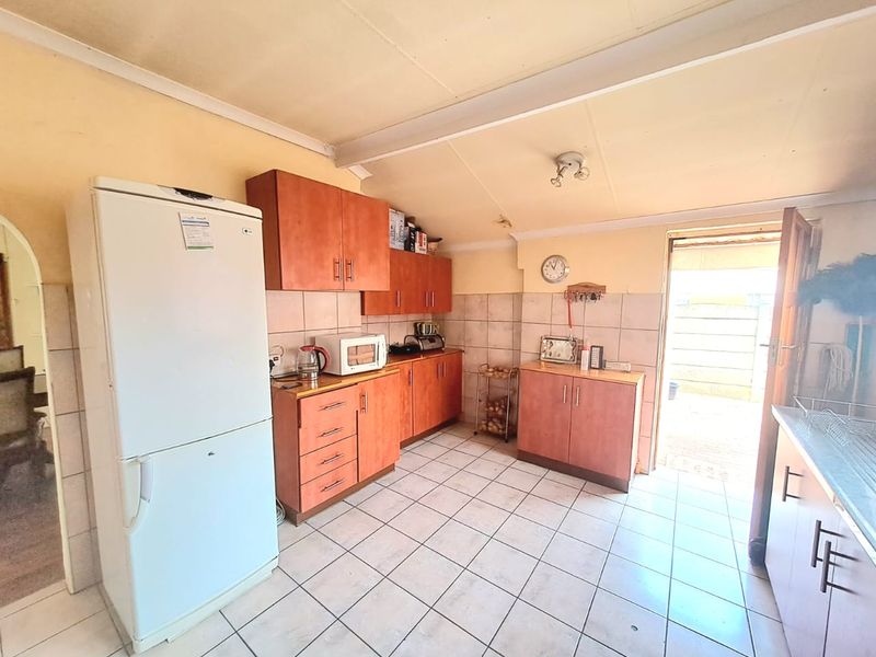 LOVELY FAMILY HOME AVAILABLE IN SONLANDPARK. - Photo 5