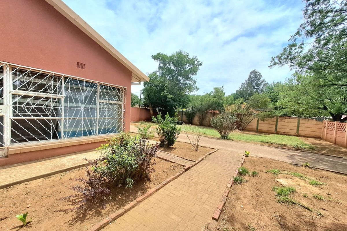 LOVELY FAMILY HOME AVAILABLE IN SONLANDPARK. - Photo 2