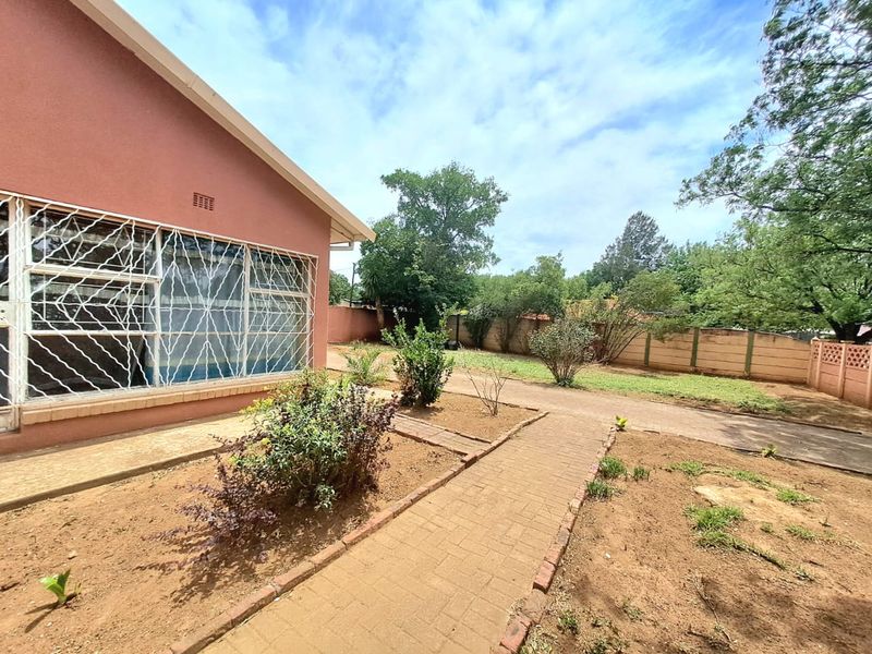 LOVELY FAMILY HOME AVAILABLE IN SONLANDPARK. - Photo 2