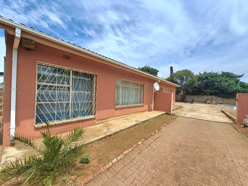 LOVELY FAMILY HOME AVAILABLE IN SONLANDPARK. - Photo 3