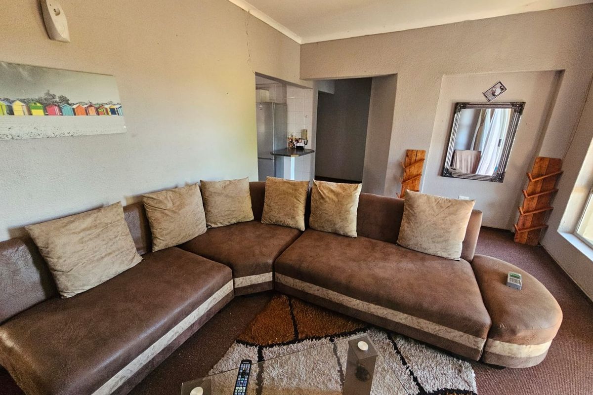 Beautifull 2 bedroom apartment for sale in Vaalpark - Photo 2