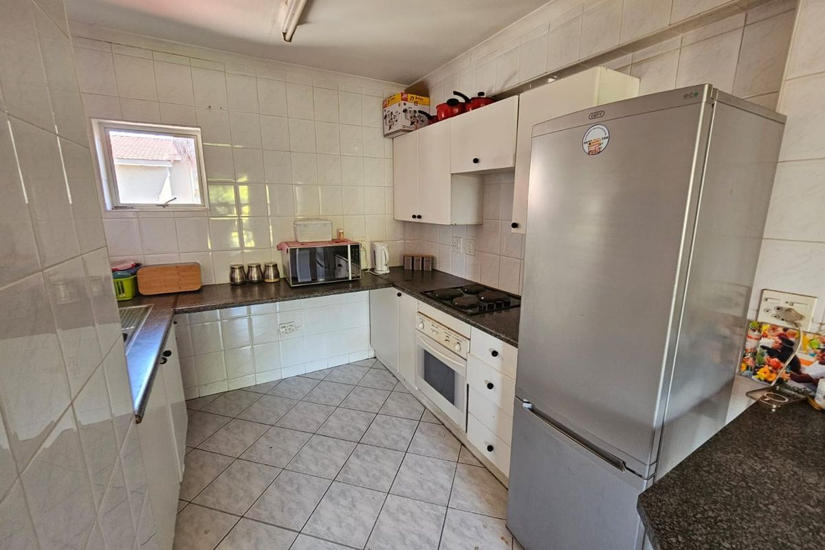 Beautifull 2 bedroom apartment for sale in Vaalpark - Photo 5