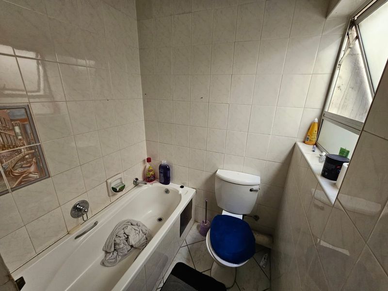 Beautifull 2 bedroom apartment for sale in Vaalpark - Photo 8