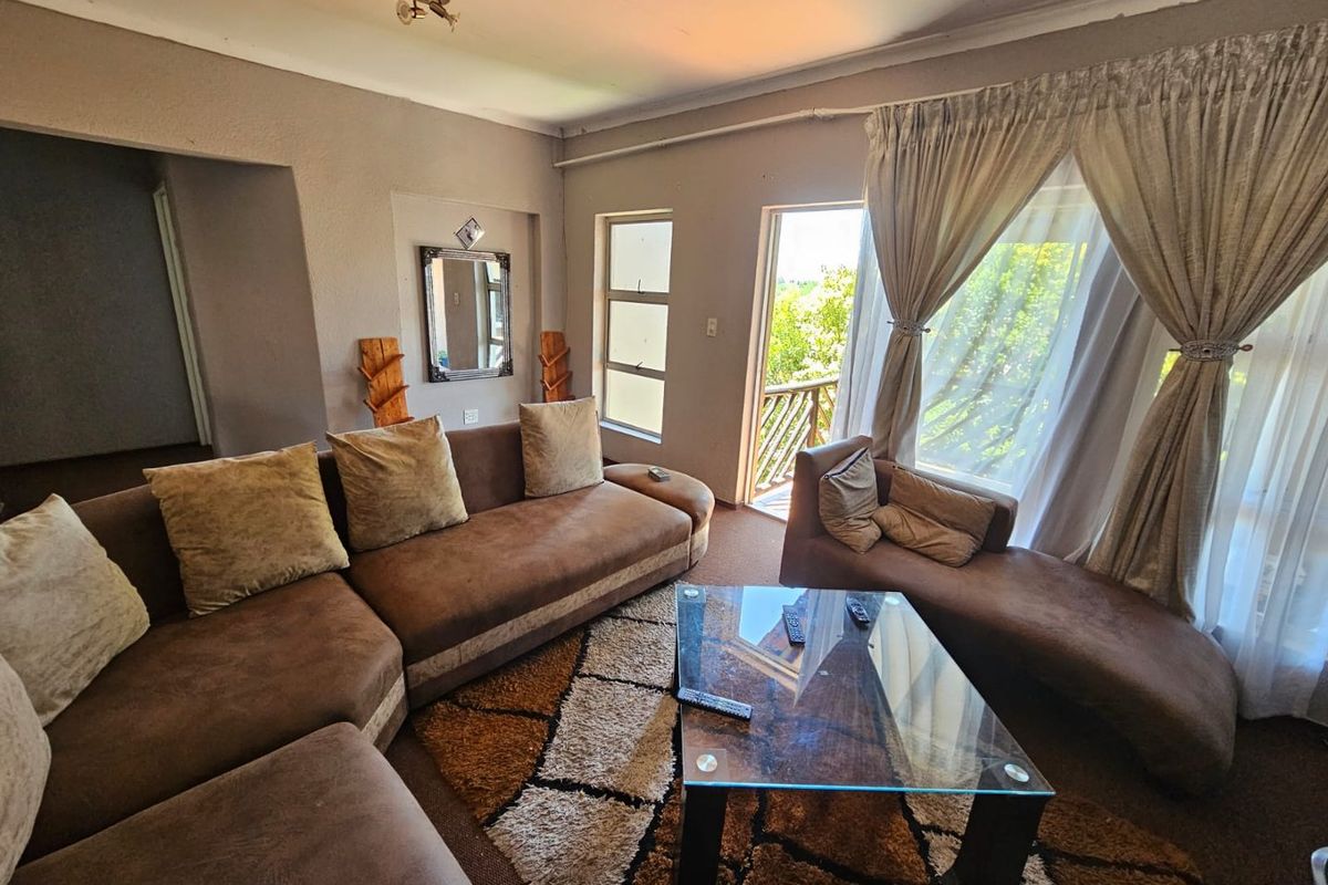 Beautifull 2 bedroom apartment for sale in Vaalpark - Photo 3