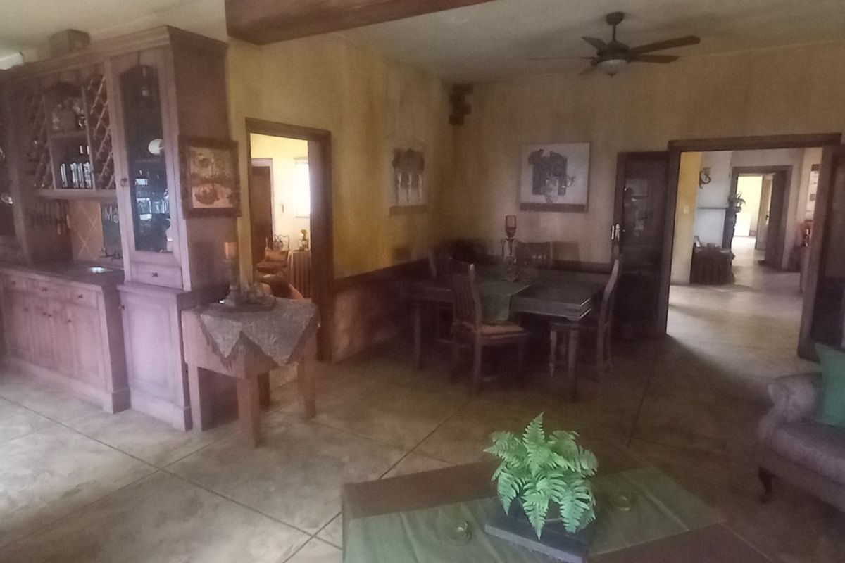 Beautiful Mansion for Sale in the luxurious Maraldi Estate on the banks of the Vaal River !! - Photo 5