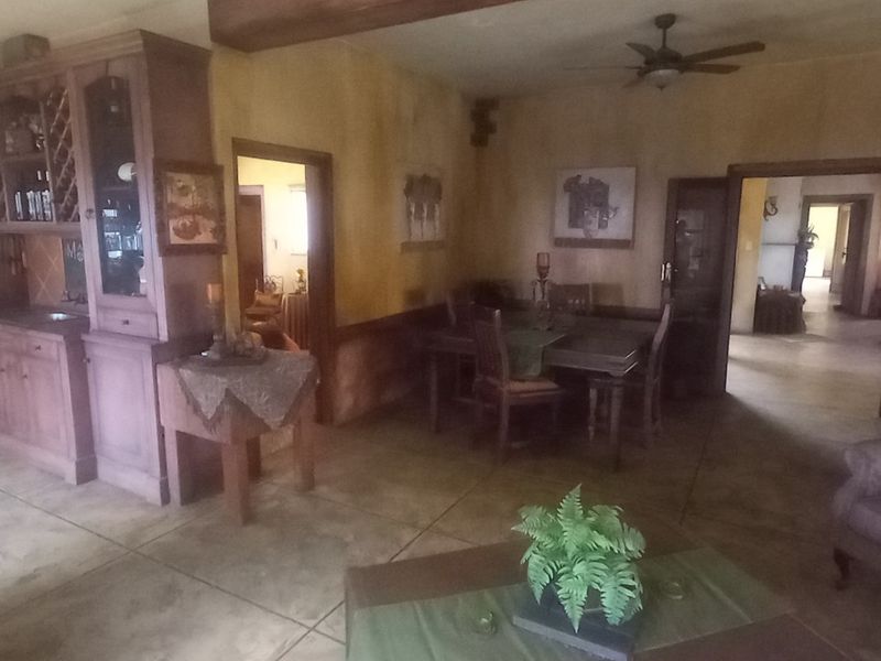 Beautiful Mansion for Sale in the luxurious Maraldi Estate on the banks of the Vaal River !! - Photo 5