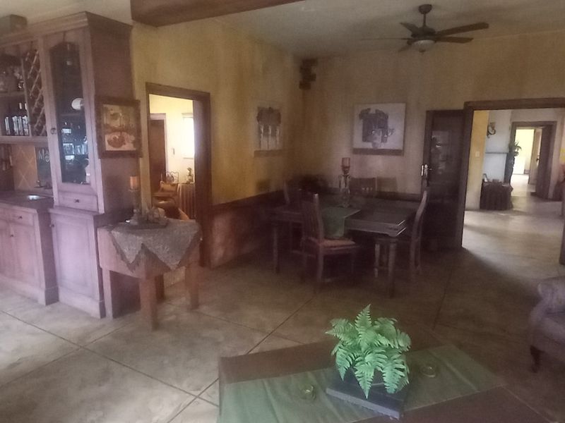 Beautiful Mansion for Sale in the luxurious Maraldi Estate on the banks of the Vaal River !! - Photo 7