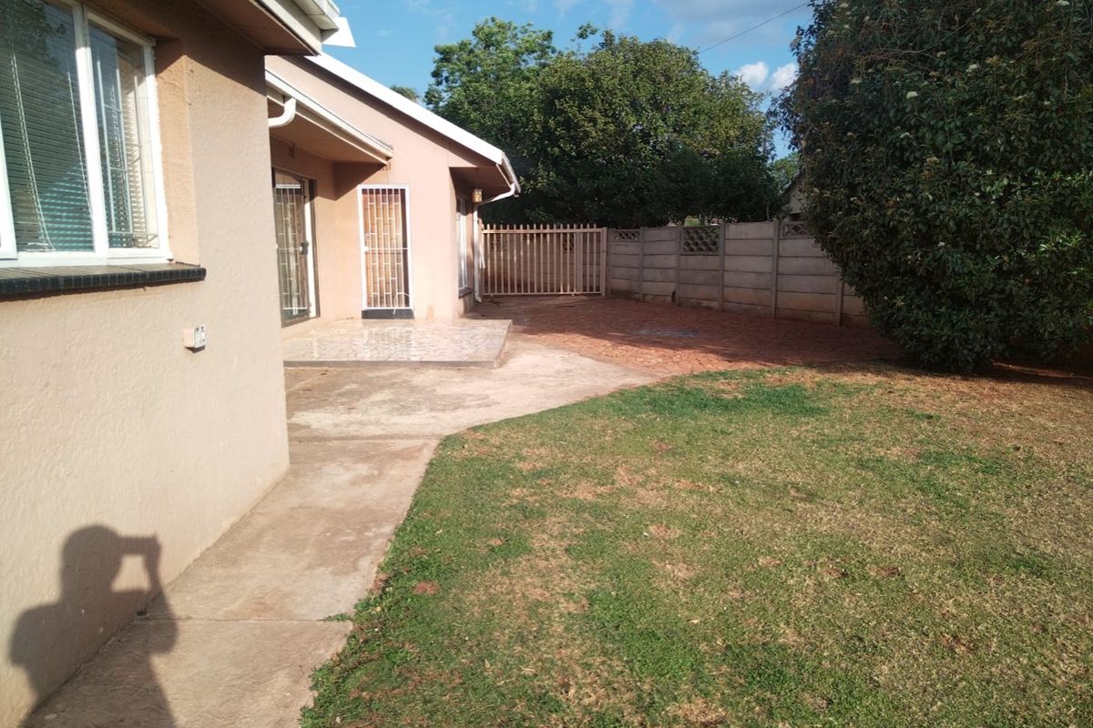 Lovely, spacious family home - Photo 2