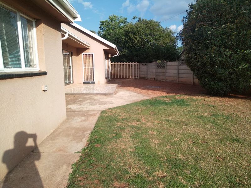 Lovely, spacious family home - Photo 2