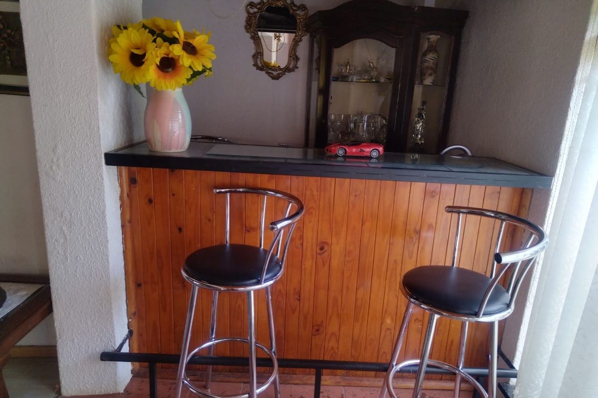 Lovely, spacious family home - Photo 4