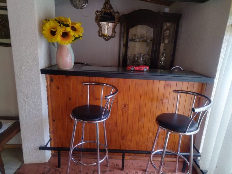 Lovely, spacious family home - Photo 4