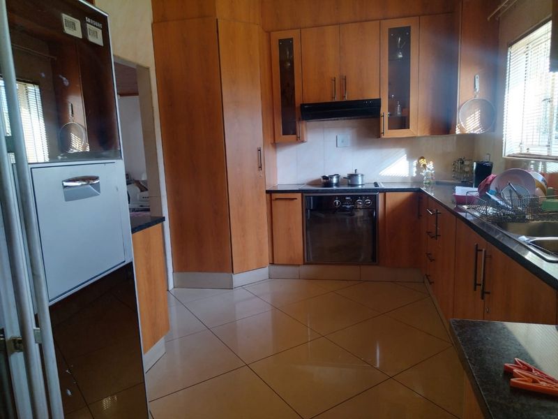 Lovely, spacious family home - Photo 10