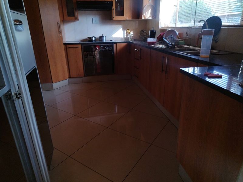 Lovely, spacious family home - Photo 9