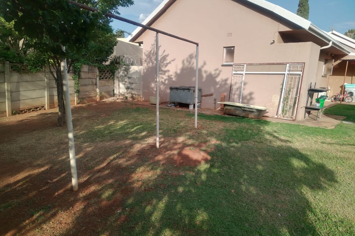 Lovely, spacious family home - Photo 3