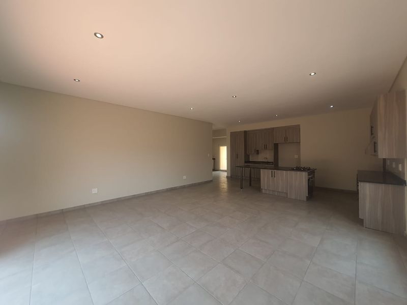 Newly Built Beautifly Designed House in Riverspray Estate For Sale - Photo 4