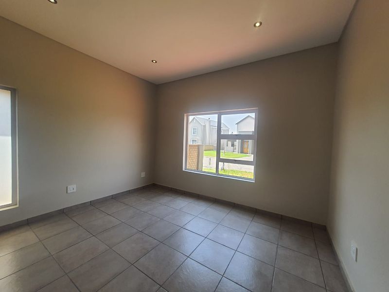 Newly Built Beautifly Designed House in Riverspray Estate For Sale - Photo 10