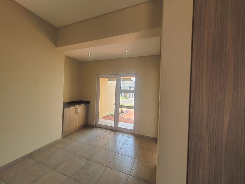 Newly Built Beautifly Designed House in Riverspray Estate For Sale - Photo 2