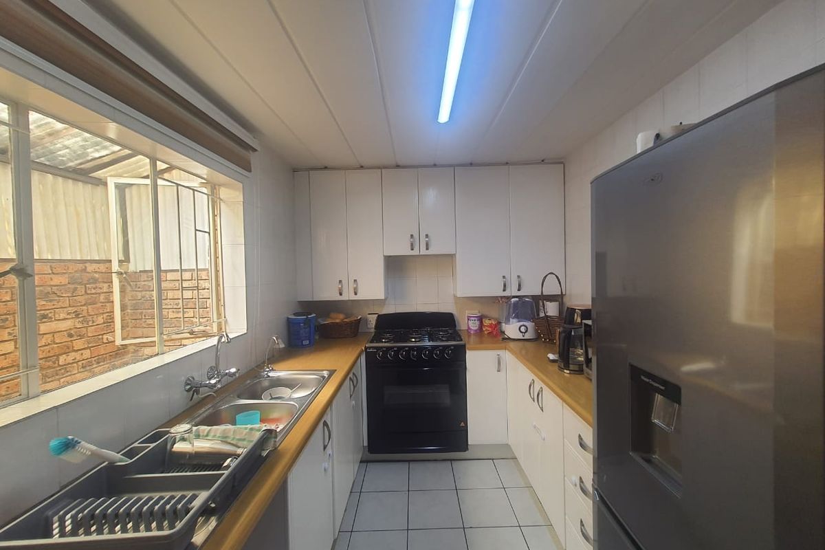 Lovely Duplex Townhouse For Sale In Prime Area For SE 3 - Photo 5