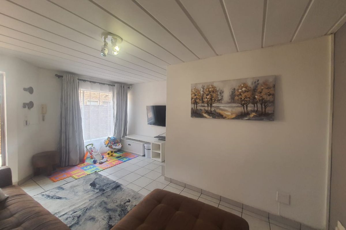 Lovely Duplex Townhouse For Sale In Prime Area For SE 3 - Photo 4