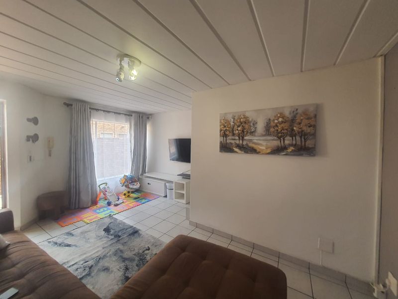 Lovely Duplex Townhouse For Sale In Prime Area For SE 3 - Photo 4