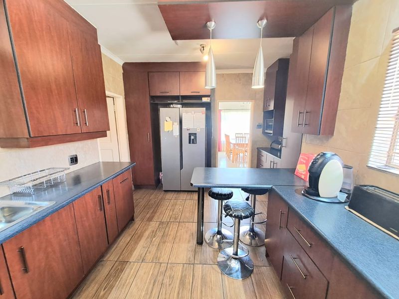 House For Sale In Vereeniging - Photo 4