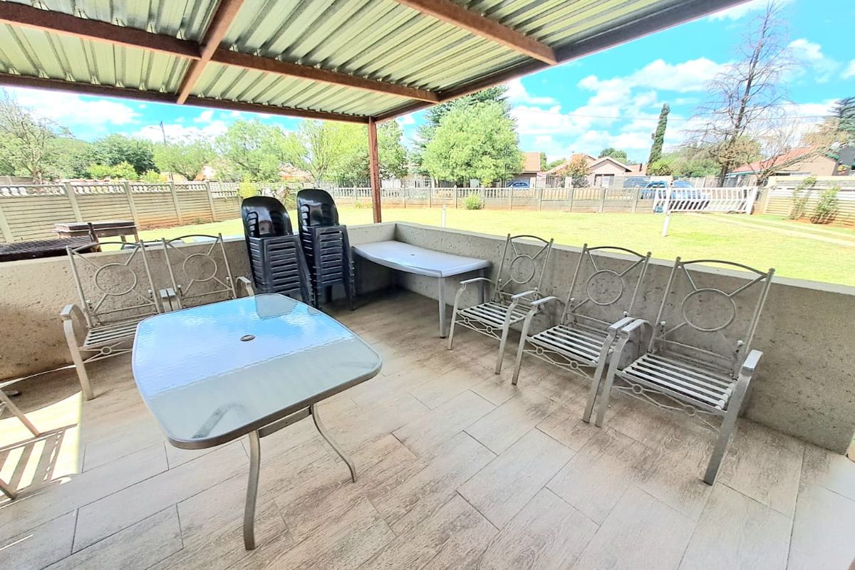 House For Sale In Vereeniging - Photo 2