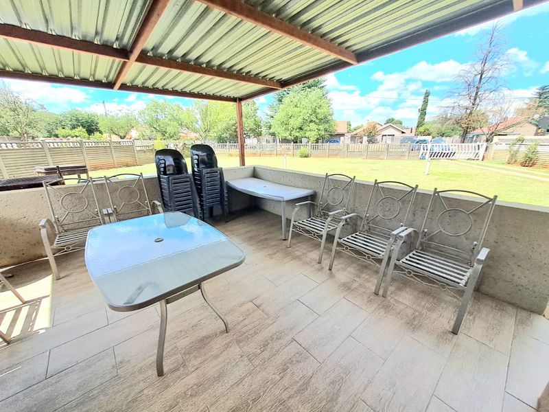 House For Sale In Vereeniging - Photo 2