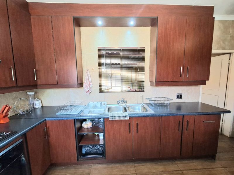 House For Sale In Vereeniging - Photo 9