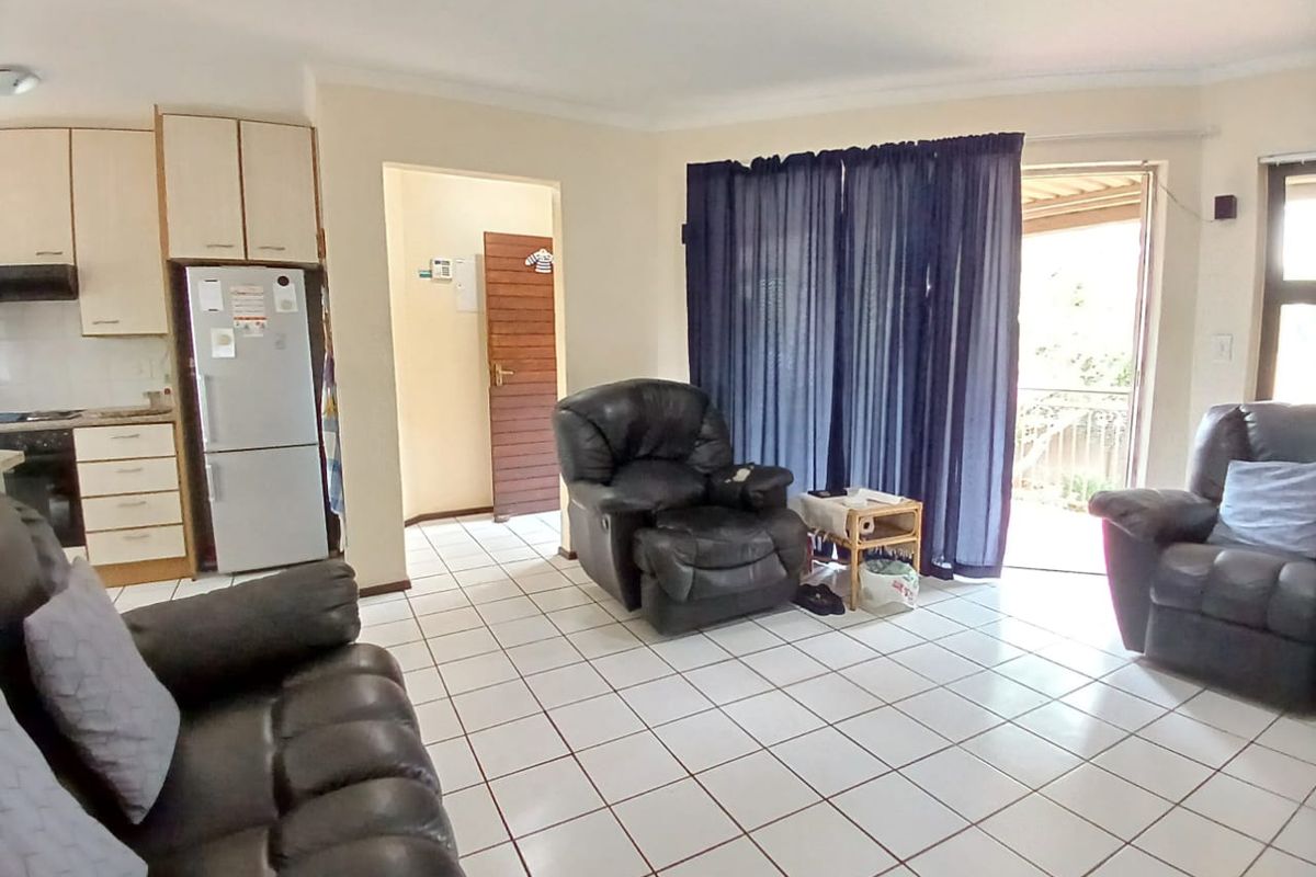 3 Bedroom, 2 bathroom unit for rent in Vaalpark in popular complex. - Photo 5