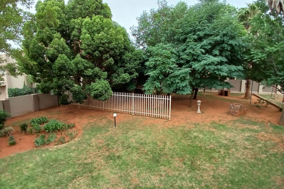 3 Bedroom, 2 bathroom unit for rent in Vaalpark in popular complex. - Photo 3
