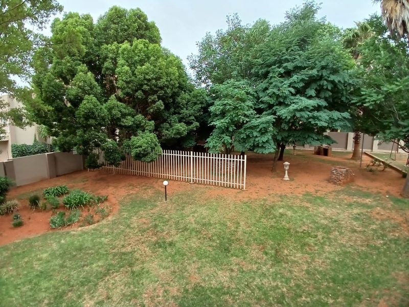 3 Bedroom, 2 bathroom unit for rent in Vaalpark in popular complex. - Photo 3