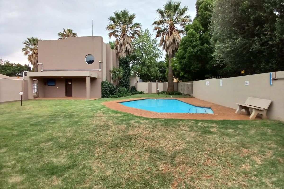 3 Bedroom, 2 bathroom unit for rent in Vaalpark in popular complex. - Photo 2