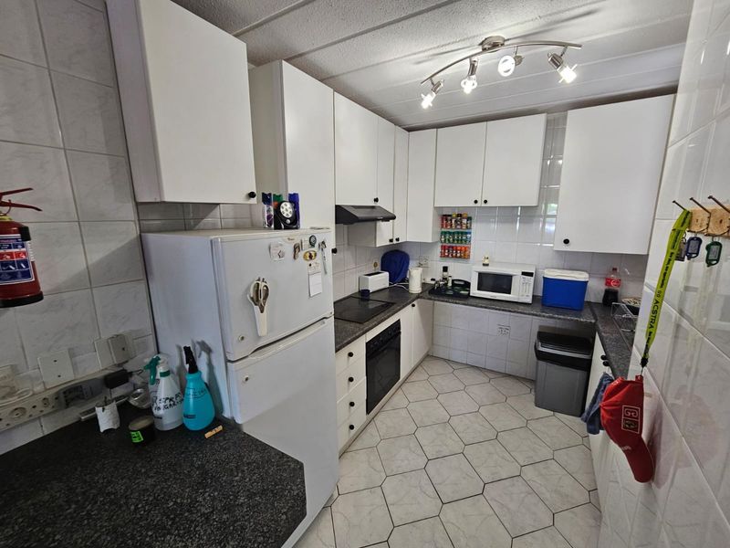 Lovely 3 bedroom apartment for sale in Vaalpark - Photo 5